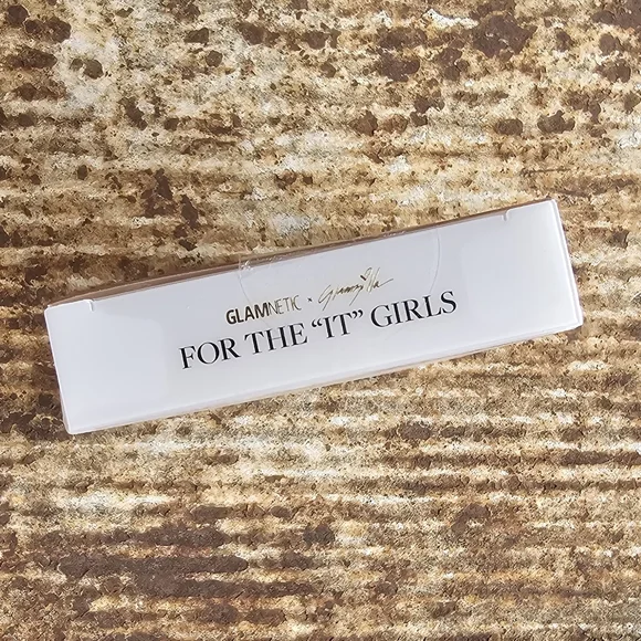 Glamnetic For The 'It' Girls Short Squoval Press-On Nails - Picture 4 of 4